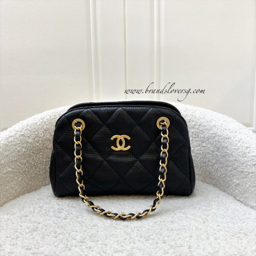 Chanel handbag black – front view