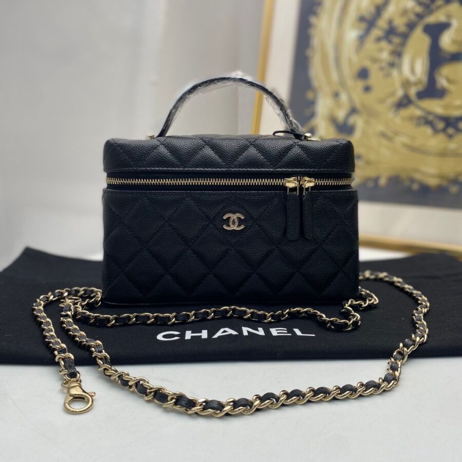 Chanel handbag black – front view